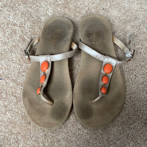 Vionic flip flips - Picture 1 of 3